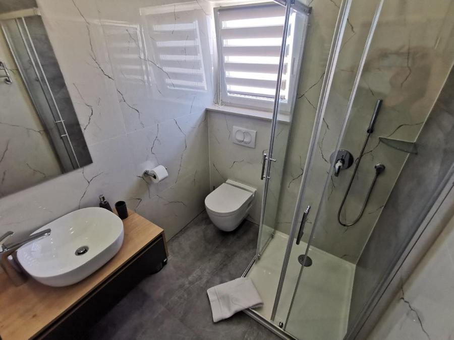 New Nikolina 4 Star Apartman Mali Lošinj Kültér fotó