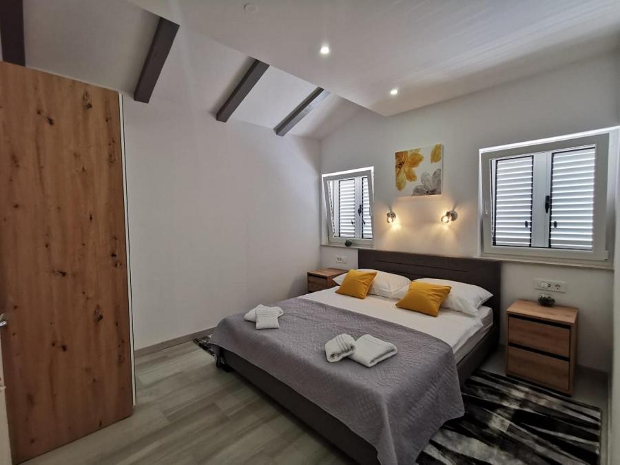 New Nikolina 4 Star Apartman Mali Lošinj Kültér fotó