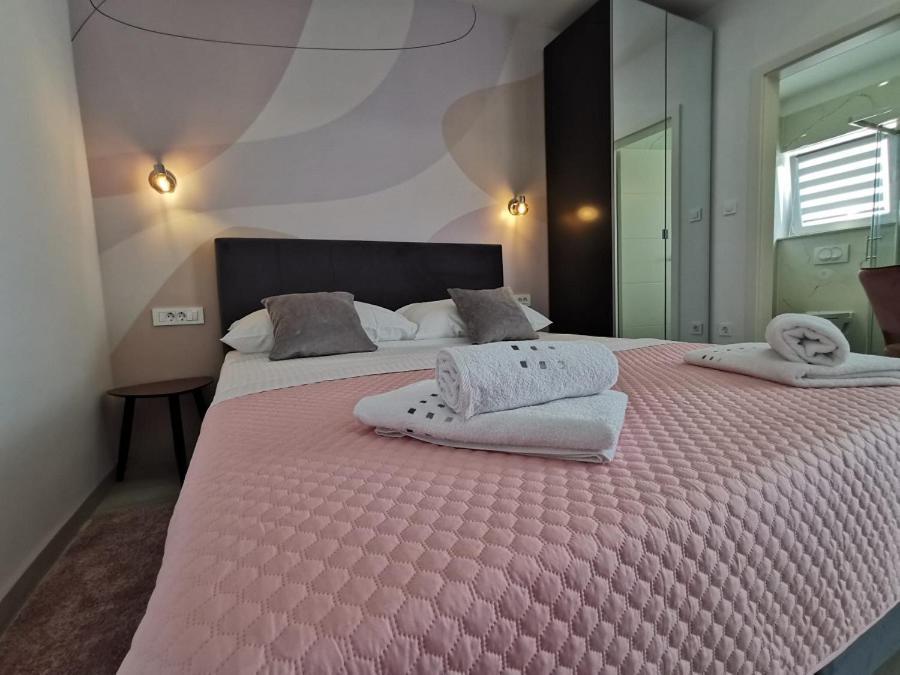 New Nikolina 4 Star Apartman Mali Lošinj Kültér fotó