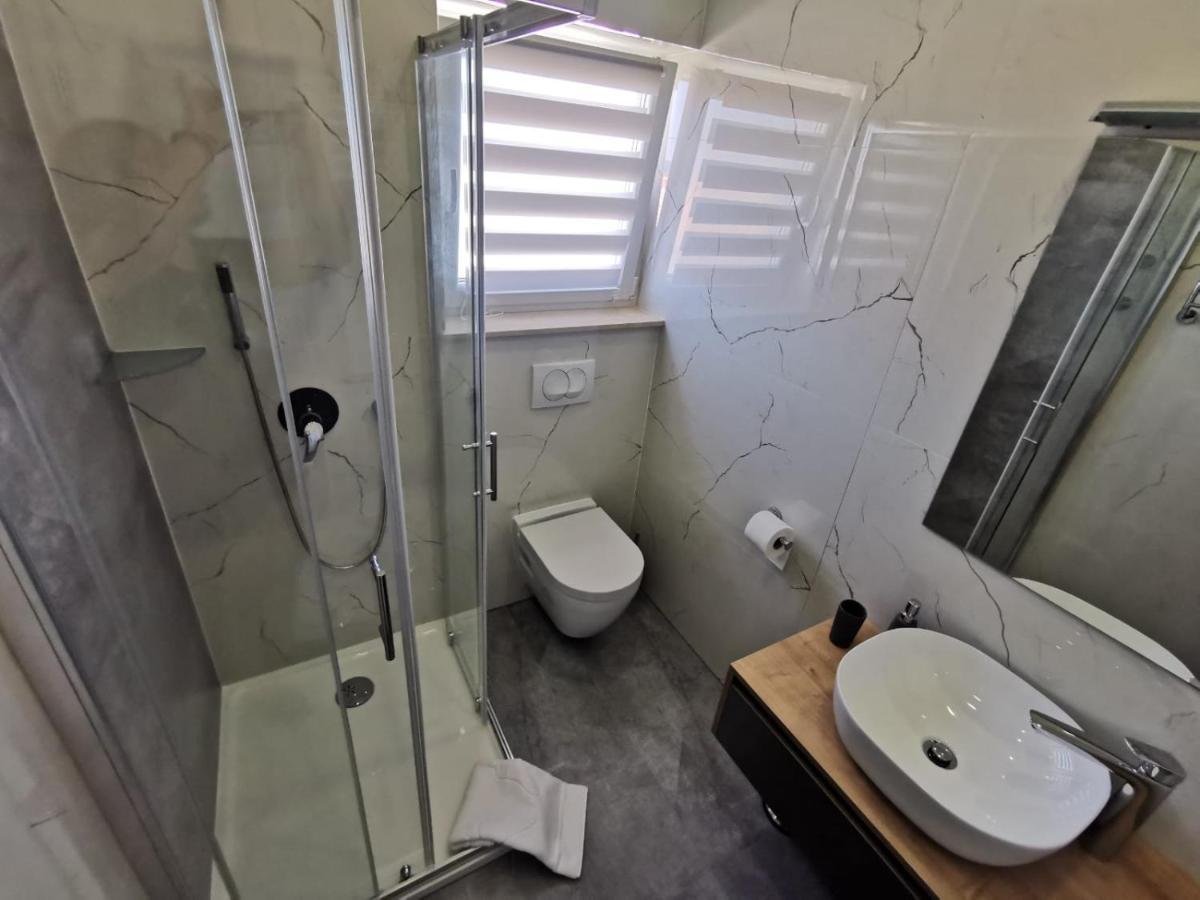New Nikolina 4 Star Apartman Mali Lošinj Kültér fotó